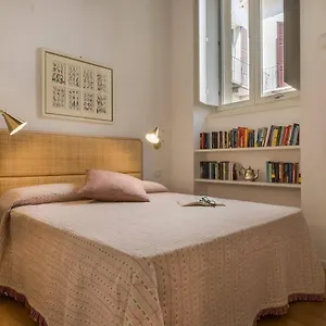 https://book-loversarenatheatre.hotelinveneto.com