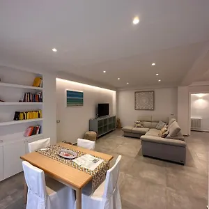https://luxury-sea-house.sicilyhotelsitaly.net